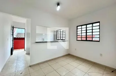Casa com 2 quartos para alugar na Avenida Pedro Severino Júnior, Jabaquara, São Paulo