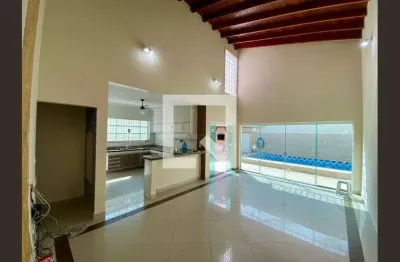 Casa com 3 quartos para alugar na Rua Barão de Itararé, Vilamar, Praia Grande