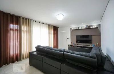 Casa com 2 quartos para alugar na Rua Porto Sabaúna, Vila Alpina, São Paulo