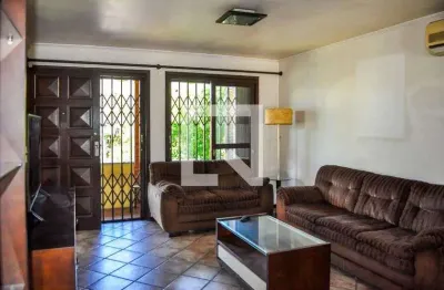 Casa com 4 quartos para alugar na Rua Comandai, Cristal, Porto Alegre
