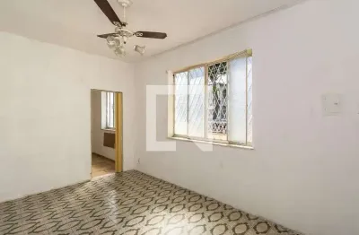 Casa com 2 quartos para alugar na Rua Gomensoro, Olaria, Rio de Janeiro