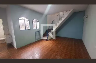 Casa com 2 quartos para alugar na Rua Padre Eustáquio, Vila Amorim, Suzano