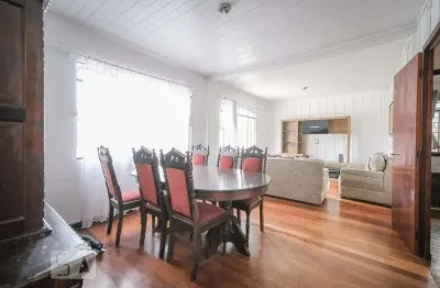 Casa com 2 quartos para alugar na Rua Osni Silveira, Xaxim, Curitiba