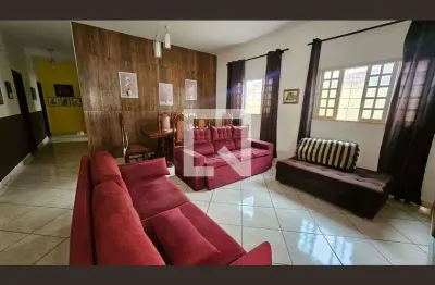 Casa para aluguel - parque industrial paulista, 3 quartos,  301 m² - goiânia