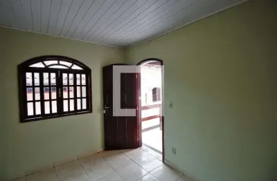 Casa com 2 quartos para alugar na Rua Lindolfo Fernandes, Vila Três, São Gonçalo