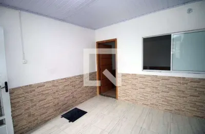 Casa com 2 quartos para alugar na Rua Tomás Lopes, Irajá, Rio de Janeiro