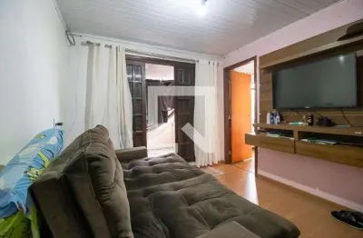 Casa com 2 quartos para alugar na Rua Henrique Mattioli, Fazendinha, Curitiba