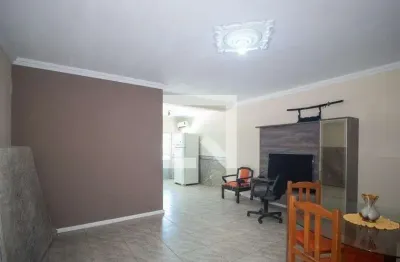 Casa com 3 quartos para alugar na Rua Jataí, Cristal, Porto Alegre
