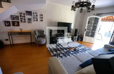 Casa com 3 quartos para alugar na Rua Prof José Esteves Carramenha, Vila Sônia, São Paulo