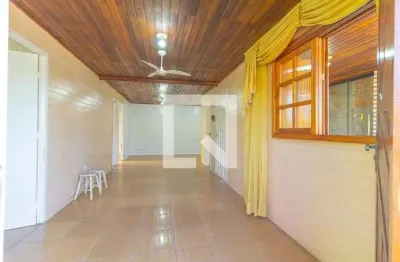 Casa com 3 quartos para alugar na Rua José Antônio Lucchese Gusmão, São José, Canoas