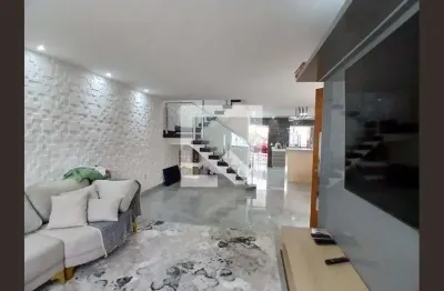 Casa com 3 quartos para alugar na Rua Sessenta e Seis, Tropical, Contagem