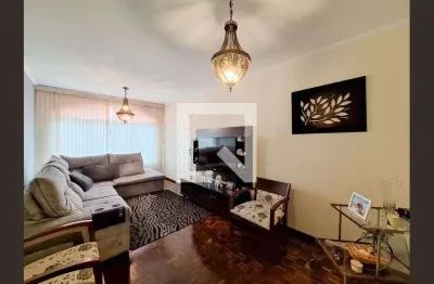 Casa com 3 quartos para alugar na Rua Dolores Duran, Vila Roque, São Paulo