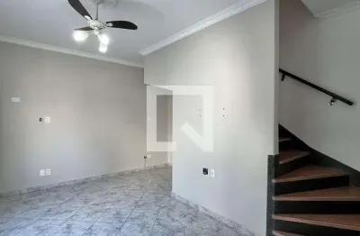 Casa com 2 quartos para alugar na Rua Dona Maria Máximo, Ponta da Praia, Santos