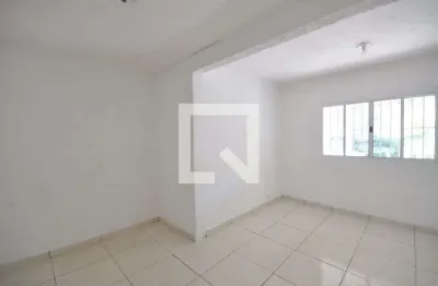Casa com 2 quartos para alugar na Rua Cardeal Enrico Dante, Vila Mazzei, São Paulo