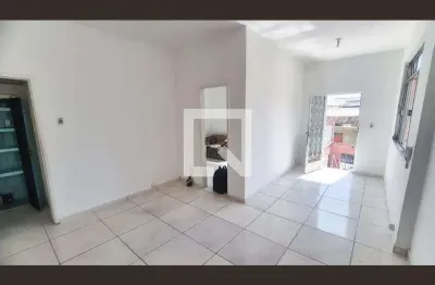 Casa com 3 quartos para alugar na Rua Santo Isaac, Irajá, Rio de Janeiro