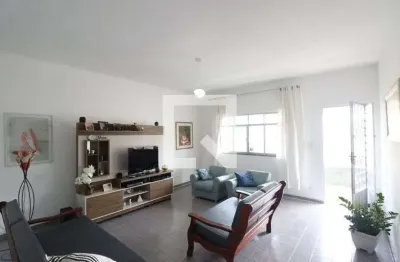 Casa com 3 quartos para alugar na Rua Luís Rodrigues Machado, Mutondo, São Gonçalo