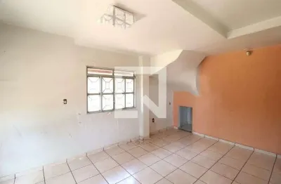 Casa com 4 quartos para alugar na Avenida Sílvio Rugani, Tubalina, Uberlândia