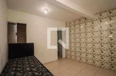 Casa com 1 quarto para alugar na Rua Pescara, Jardim Miriam, São Paulo