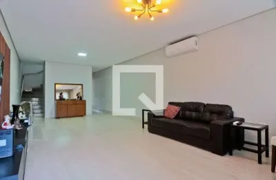 Casa com 4 quartos para alugar na Rua Oclézio Dias, Jaraguá, São Paulo