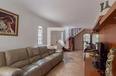 Casa com 4 quartos para alugar na Rua Coquetá, Vila Ré, São Paulo