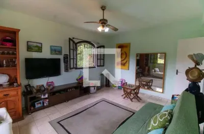 Casa com 3 quartos para alugar na Estrada Washington Luís, Badu, Niterói