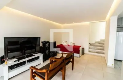 Casa com 3 quartos para alugar na Rua Paranauçu, Jaguaré, São Paulo