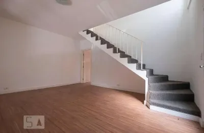 Casa com 2 quartos para alugar na Rua Francisco Bayardo, Sumaré, São Paulo