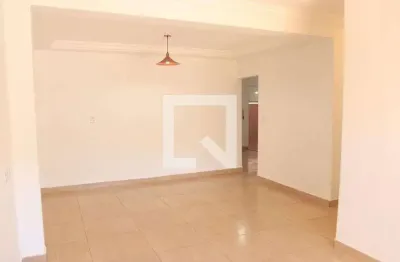 Casa com 4 quartos para alugar na Rua L3, Feliz, Goiânia