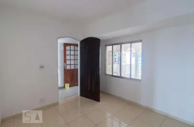 Casa com 2 quartos para alugar na Rua Nonoai, Cangaíba, São Paulo