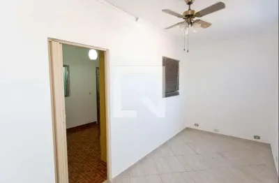 Casa com 1 quarto para alugar na Rua Lima Barreto, Campanário, Diadema