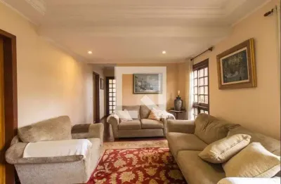 Casa com 3 quartos para alugar na Rua Antônio Cordeiro, Centro, Pinhais