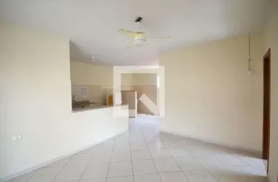 Casa com 2 quartos para alugar na Rua Terezinha Pinto, Lambert, Nova Iguaçu