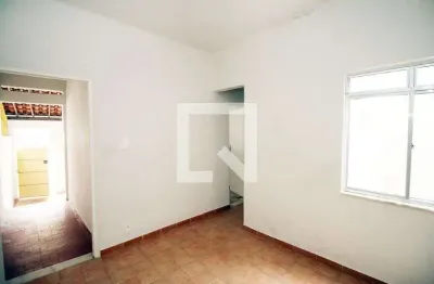 Casa com 1 quarto para alugar na Rua Tenente Matheus Levino dos Santos, Irajá, Rio de Janeiro