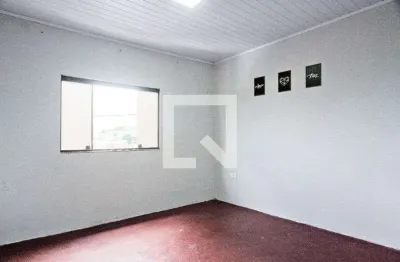 Casa com 2 quartos para alugar na Rua Doutor Campos Mello, Jardim Vivan, São Paulo