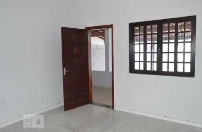 Casa com 2 quartos para alugar na Rua Cornélio De Mello, Piratininga, Niterói