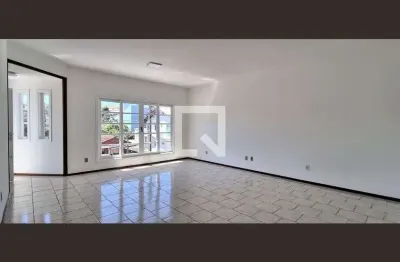 Casa com 3 quartos para alugar na Rua Moura, Barreiros, São José