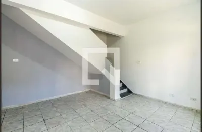 Casa com 2 quartos para alugar na Rua Guaxupé, Vila Carrão, São Paulo