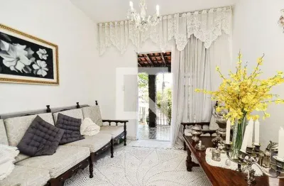 Casa com 2 quartos para alugar na Rua Enoy, União, Belo Horizonte