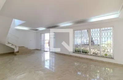 Casa com 4 quartos para alugar na Rua Penápolis, Pacaembu, São Paulo