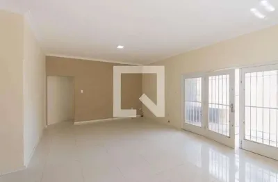 Casa com 2 quartos para alugar na Rua Doutor Dilermando Cruz, Tijuca, Rio de Janeiro