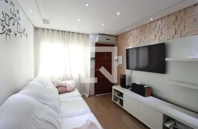 Casa com 3 quartos para alugar na Rua Cristiano Osório, Vila Ré, São Paulo