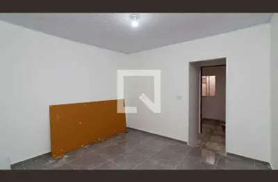 Casa com 2 quartos para alugar na Praça Leonardo de Barros Carvalho, Vila Nhocune, São Paulo