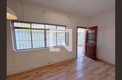 Casa com 2 quartos para alugar na Rua Corrêa Seára, Deodoro, Rio de Janeiro