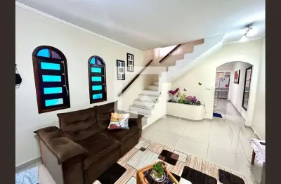 Casa com 3 quartos para alugar na Rua Hermenegildo Orsi, Mikail II, Guarulhos