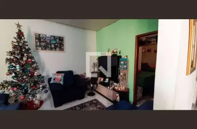 Casa com 2 quartos para alugar na Rua Carlos Ulbricht, Jardim Elvira, Osasco