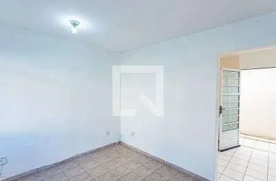 Casa com 2 quartos para alugar na Rua Macedônia, Vila Nina, São Paulo