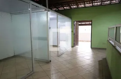 Casa com 3 quartos para alugar na Avenida Aurelia Lopes Takano, Cidade Dutra, São Paulo
