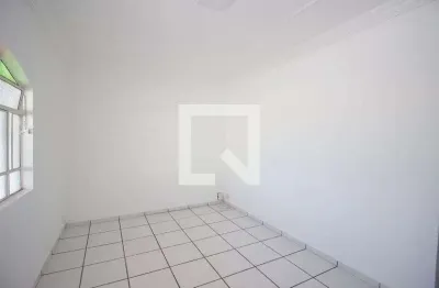 Casa com 3 quartos para alugar na Rua Sete de Setembro, Pedra Azul, Contagem