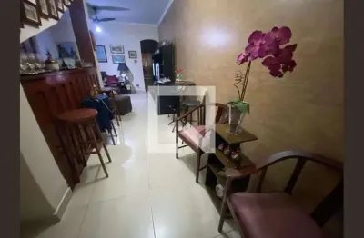 Casa com 2 quartos para alugar na Rua Saturnino de Brito, Marapé, Santos