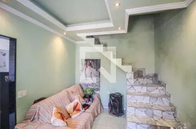 Casa com 2 quartos para alugar na Estrada Dos Expedicionários, Centro, Nilópolis